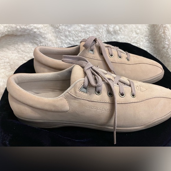 EUC Easy Spirit Women's Tan Beige Lace-Up Sneaker Flats Size 9 - Picture 9 of 10